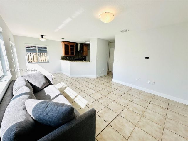 Дом в аренду по адресу 16534 SW 97th Ter 16534 - фото 7428446