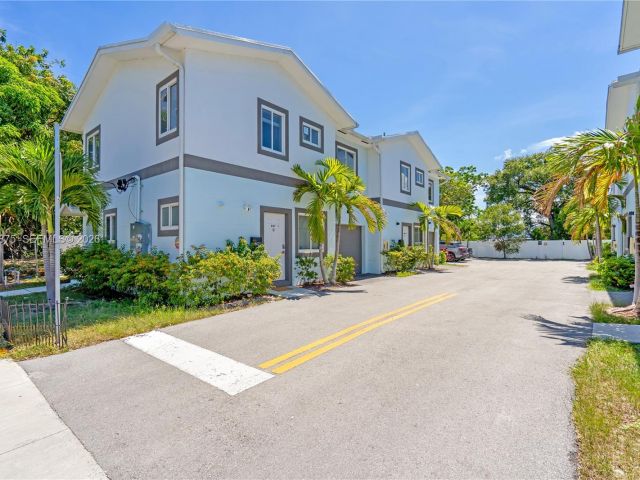 Продажа дома по адресу 507 NW 8th Ave #2 - фото 7427886