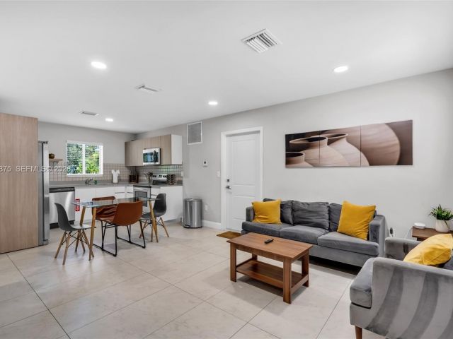 Продажа дома по адресу 507 NW 8th Ave #2 - фото 7427888