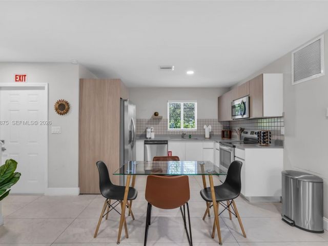 Продажа дома по адресу 507 NW 8th Ave #2 - фото 7427892