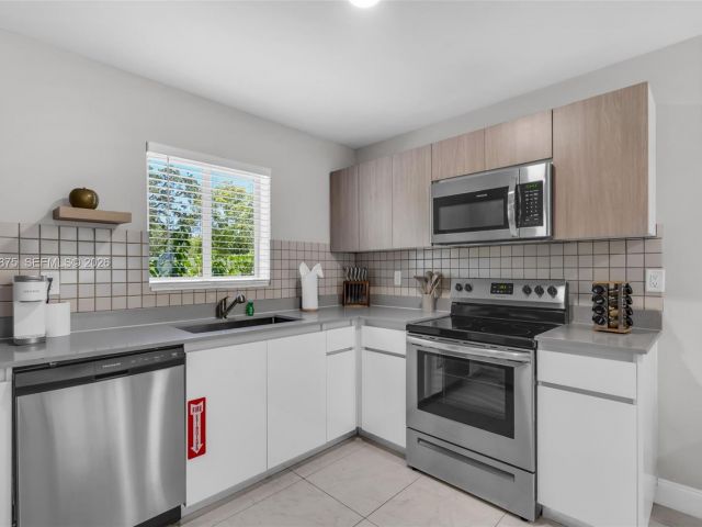 Продажа дома по адресу 507 NW 8th Ave #2 - фото 7427895