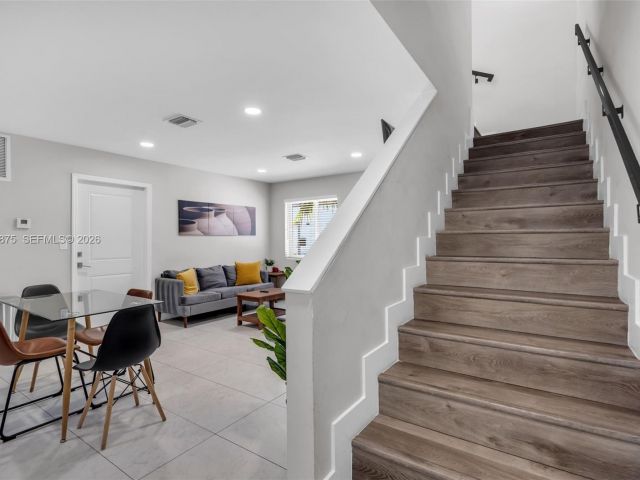 Продажа дома по адресу 507 NW 8th Ave #2 - фото 7427897