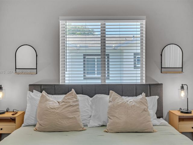 Продажа дома по адресу 507 NW 8th Ave #2 - фото 7427900