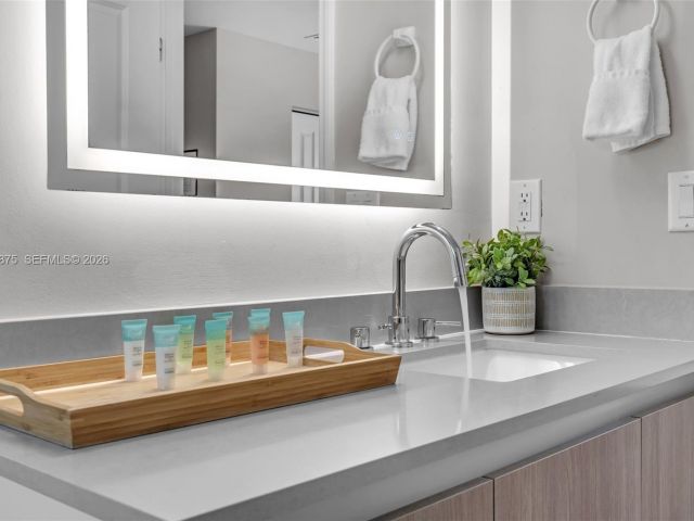 Продажа дома по адресу 507 NW 8th Ave #2 - фото 7427902