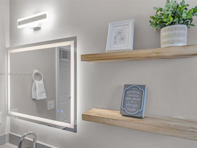 Продажа дома по адресу 507 NW 8th Ave #2 - фото 7427904