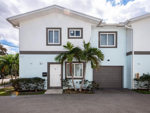 Продажа дома по адресу 507 NW 8th Ave #1 - фото 7482926