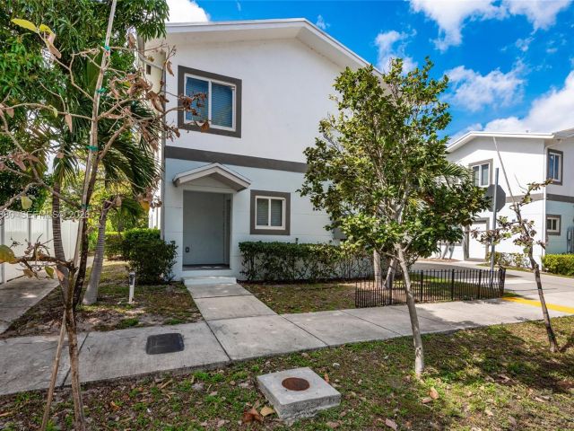 Продажа дома по адресу 507 NW 8th Ave #1 - фото 7482928