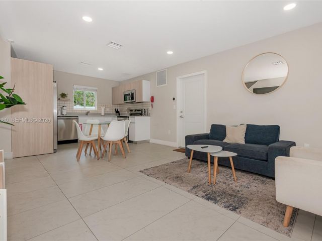 Продажа дома по адресу 507 NW 8th Ave #1 - фото 7482929