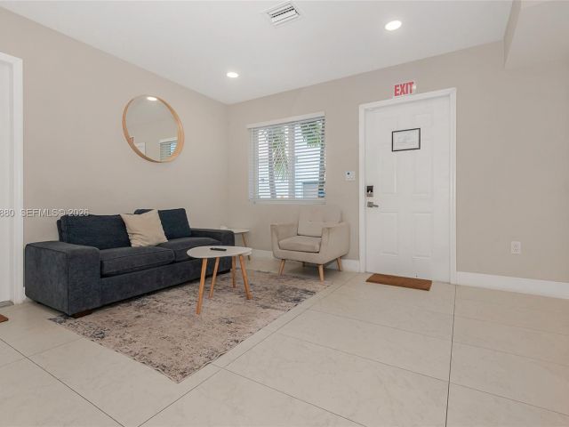 Продажа дома по адресу 507 NW 8th Ave #1 - фото 7482931