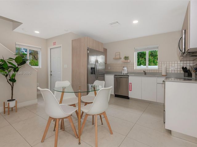 Продажа дома по адресу 507 NW 8th Ave #1 - фото 7482933