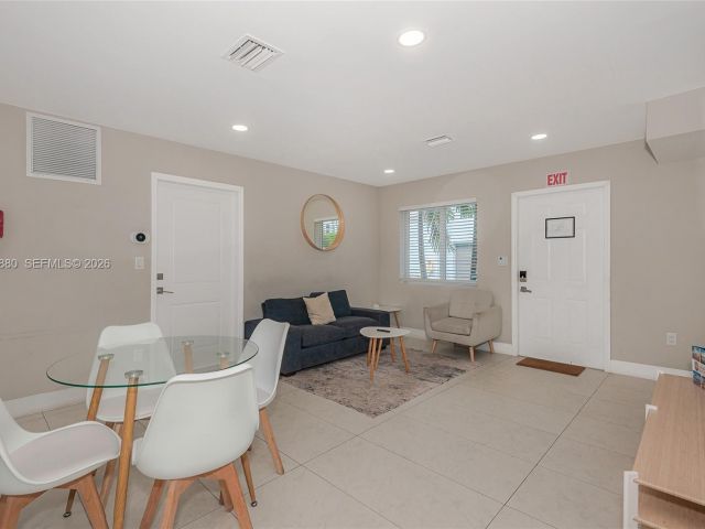 Продажа дома по адресу 507 NW 8th Ave #1 - фото 7482934