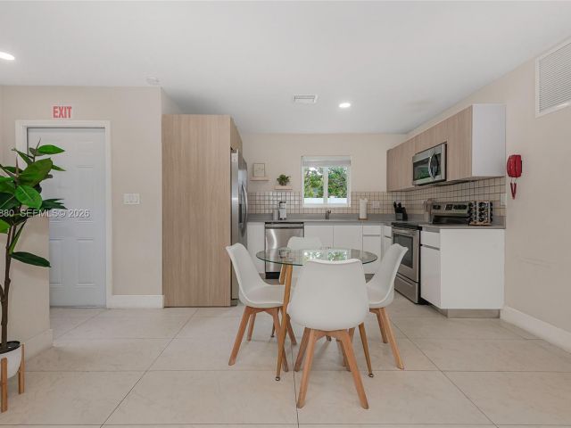 Продажа дома по адресу 507 NW 8th Ave #1 - фото 7482935