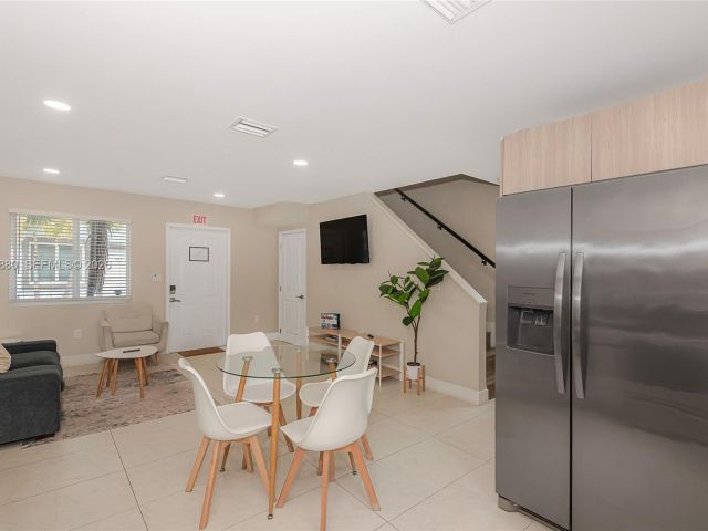 Продажа дома по адресу 507 NW 8th Ave #1 - фото 7482940