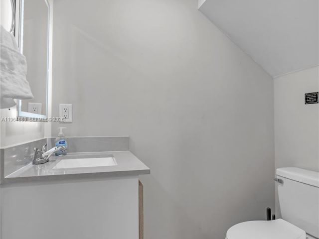 Продажа дома по адресу 507 NW 8th Ave #1 - фото 7482943