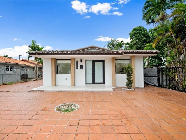 Дом в аренду по адресу 3668 SW 26th St 0 - фото 7428833