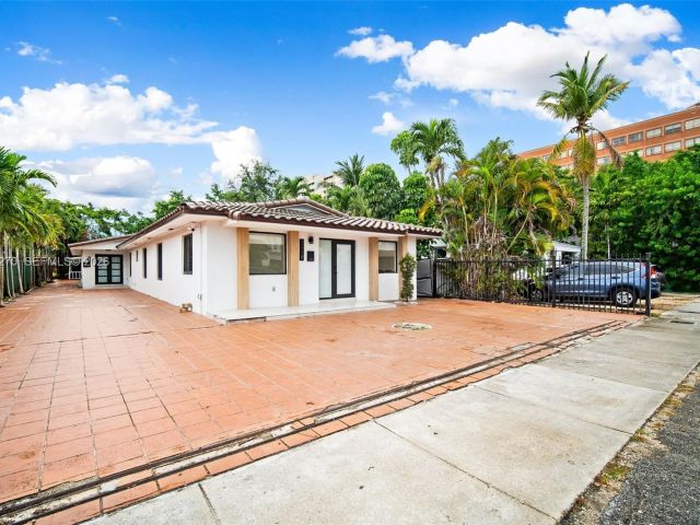 Дом в аренду по адресу 3668 SW 26th St 0 - фото 7428834