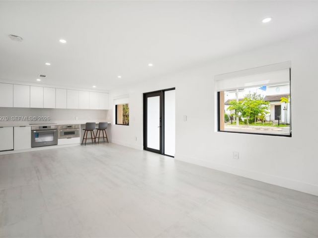 Дом в аренду по адресу 3668 SW 26th St 0 - фото 7428837