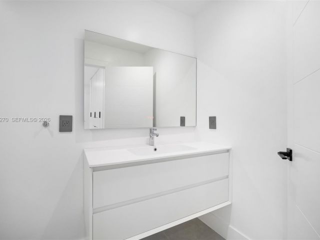 Дом в аренду по адресу 3668 SW 26th St 0 - фото 7428844