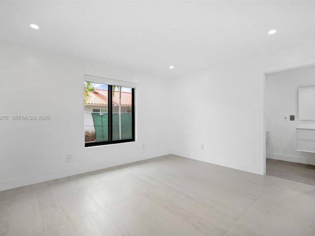 Дом в аренду по адресу 3668 SW 26th St 0 - фото 7428848