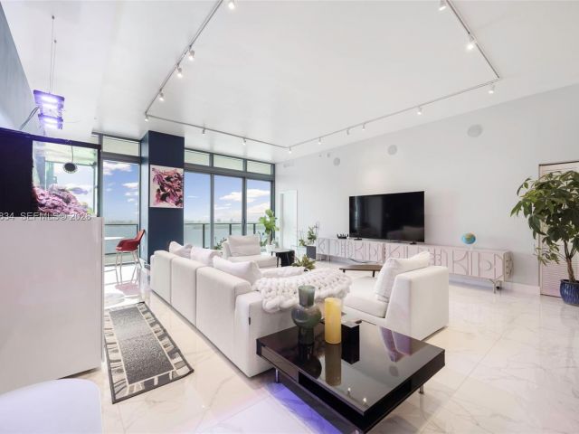 Продажа квартиры #4002 - фото 7493235