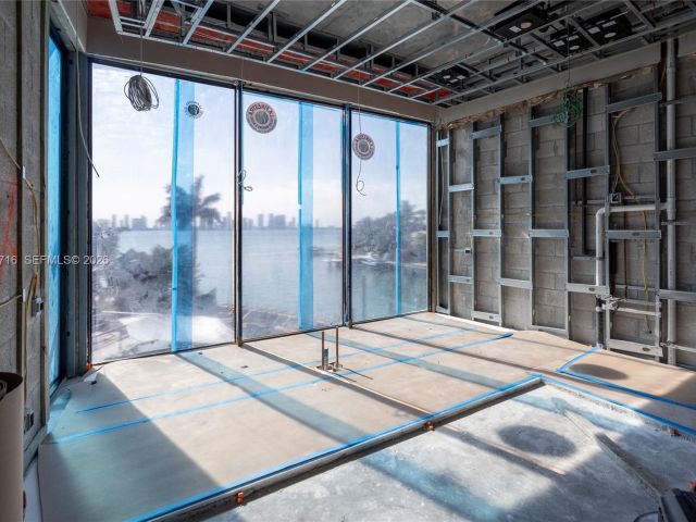 Продажа дома по адресу 1649 W 22nd St - фото 7528205