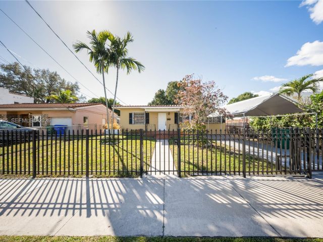 Продажа дома по адресу 3330 SW 2nd St - фото 7437436