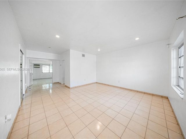 Продажа дома по адресу 3330 SW 2nd St - фото 7437440
