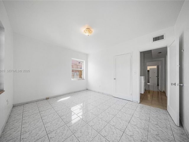 Продажа дома по адресу 3330 SW 2nd St - фото 7437443