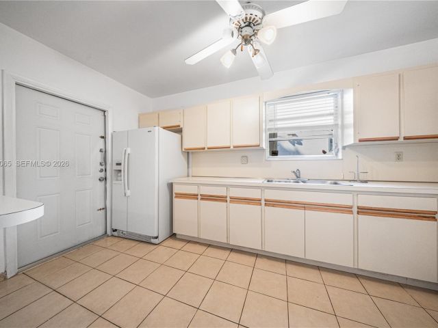 Продажа дома по адресу 3330 SW 2nd St - фото 7437451