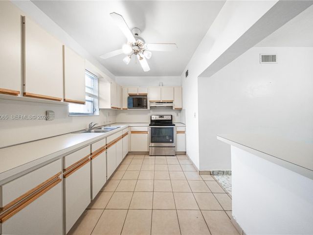 Продажа дома по адресу 3330 SW 2nd St - фото 7437452