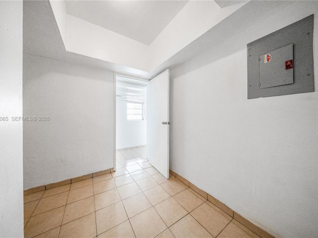 Продажа дома по адресу 3330 SW 2nd St - фото 7437454
