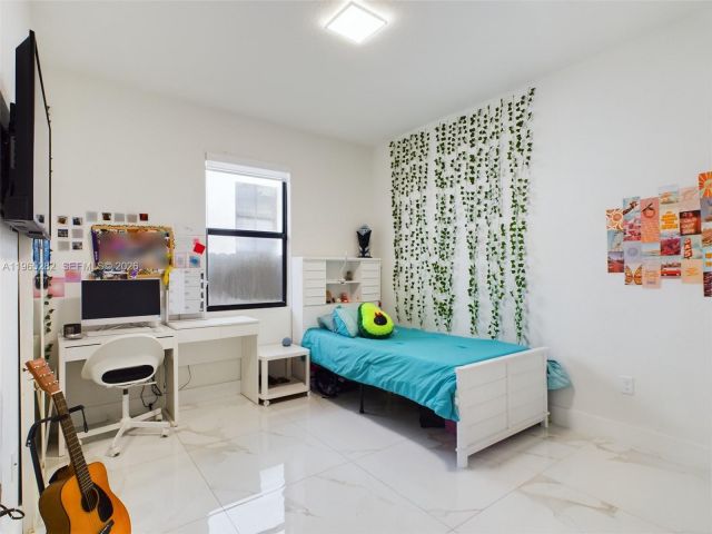 Продажа дома по адресу 14560 SW 22nd Ter - фото 7446019