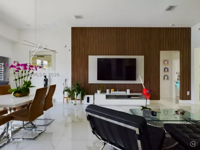 Продажа дома по адресу 14560 SW 22nd Ter - фото 9054621
