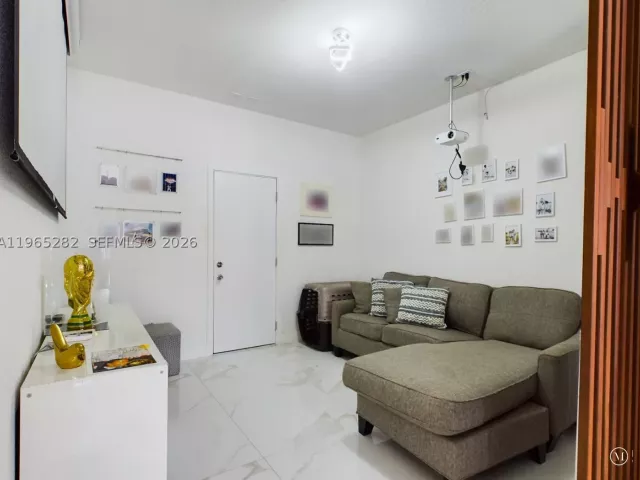 Продажа дома по адресу 14560 SW 22nd Ter - фото 9054628