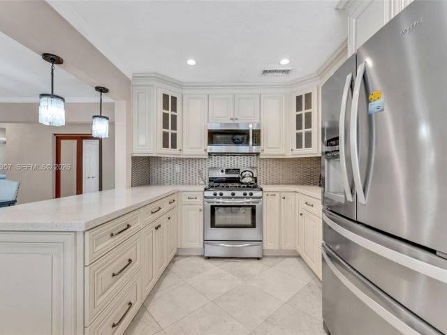 Дом в аренду по адресу 11201 SW 136th St - фото 7428857