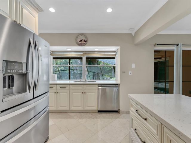 Дом в аренду по адресу 11201 SW 136th St - фото 7428858