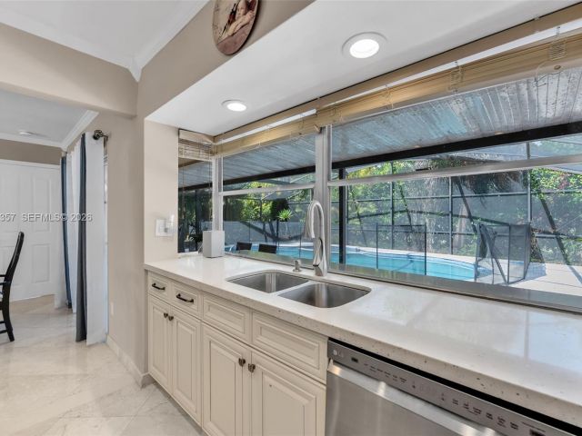 Дом в аренду по адресу 11201 SW 136th St - фото 7428859