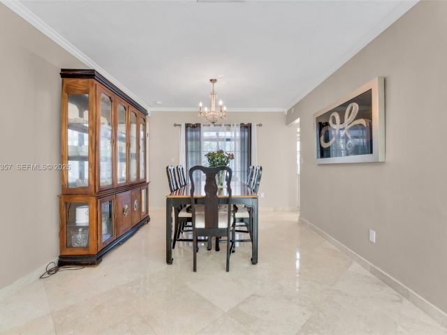 Дом в аренду по адресу 11201 SW 136th St - фото 7428860