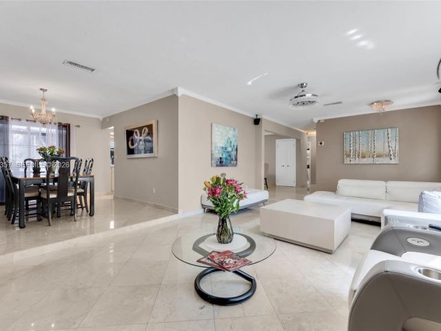 Дом в аренду по адресу 11201 SW 136th St - фото 7428862