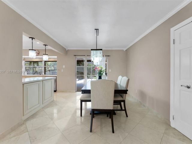 Дом в аренду по адресу 11201 SW 136th St - фото 7428864