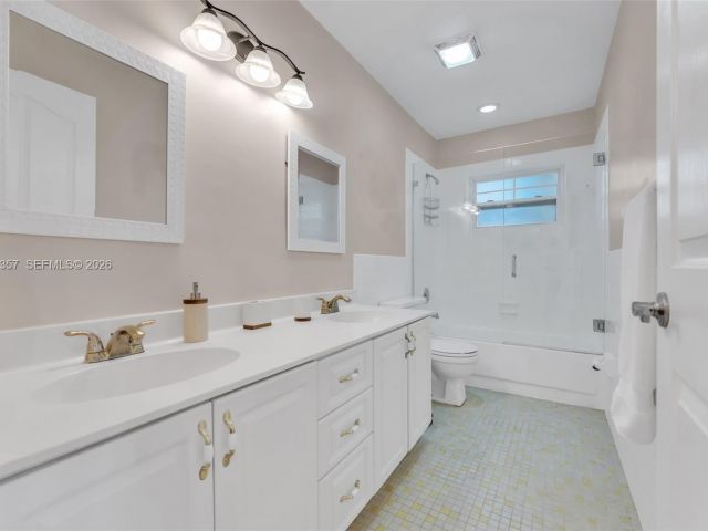 Дом в аренду по адресу 11201 SW 136th St - фото 7428867