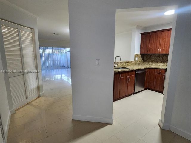 Продажа дома по адресу 6485 SW 129th Ave - фото 7445500