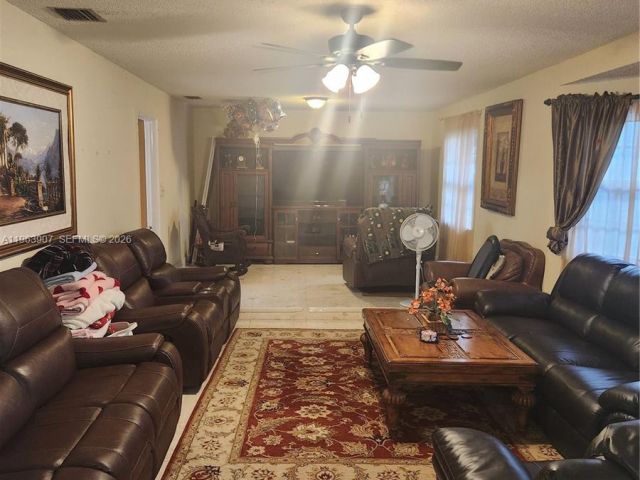 Продажа дома по адресу 23801 SW 217th Ave - фото 7428828