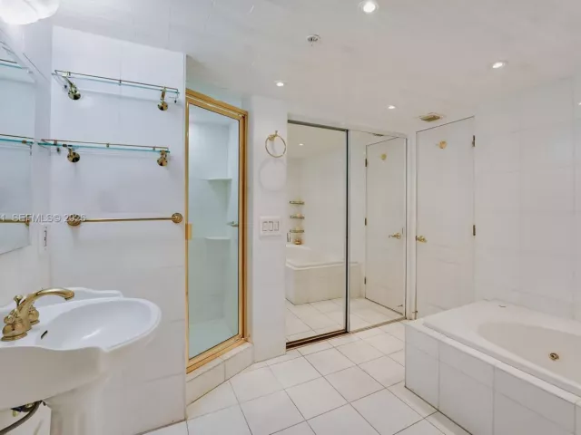 Продажа квартиры #1806 - фото 7429113