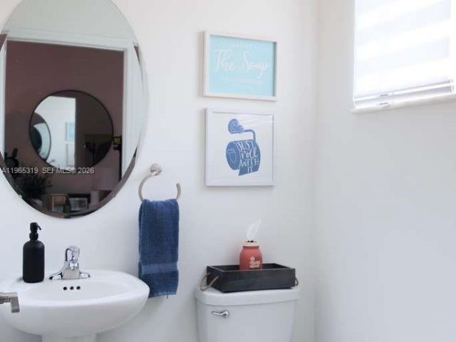 Продажа дома по адресу 20917 NE 8th Ave - фото 7444053