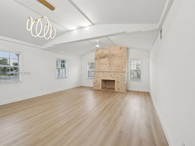 Продажа дома по адресу 299 S Biscayne River Dr - фото 7428875