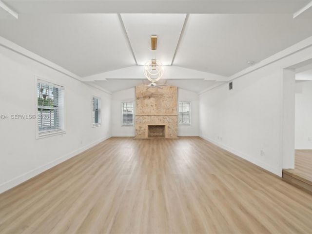 Продажа дома по адресу 299 S Biscayne River Dr - фото 7428876