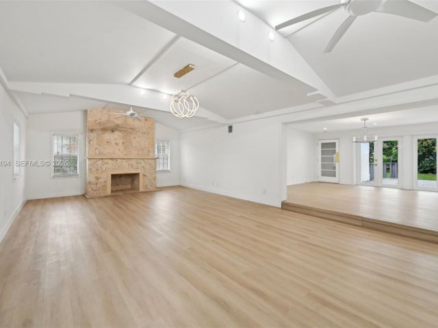 Продажа дома по адресу 299 S Biscayne River Dr - фото 7428877