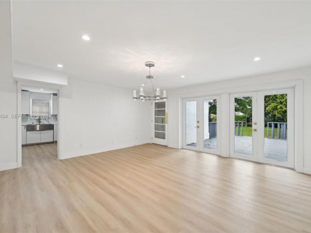 Продажа дома по адресу 299 S Biscayne River Dr - фото 7428878