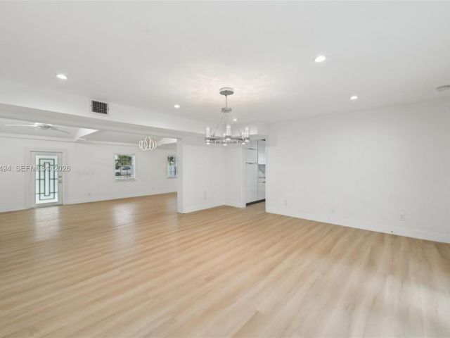 Продажа дома по адресу 299 S Biscayne River Dr - фото 7428879